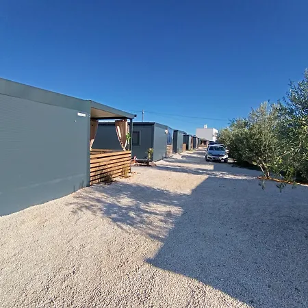 Isabell - Camp Limoni 12 بيت للعطل Sukošan